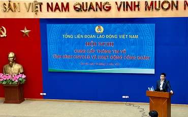 Phó Chủ tịch Tổng Liên đoàn Lao động Việt Nam Ngọ Duy Hiểu thông tin về tình hình chăm lo Tết Nguyên đán năm 2022 cho người lao động.