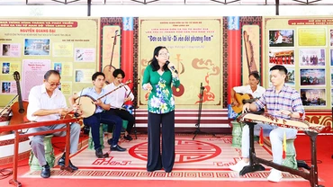 Tài tử “cháy” hết mình trên sân khấu.