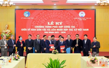 Quang cảnh lễ ký kết.