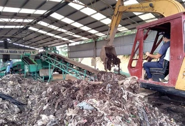 Mô hình xử lý rác thải bằng công nghệ vi sinh không gây ô nhiễm môi trường. Ảnh: TTXVN.