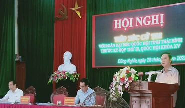 Phó Chủ tịch Quốc hội Nguyễn Khắc Định phát biểu tại buổi tiếp xúc cử tri tỉnh Thái Bình.