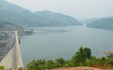 Hồ thủy điện Đakđrinh. (Ảnh: HIỂN CỪ)