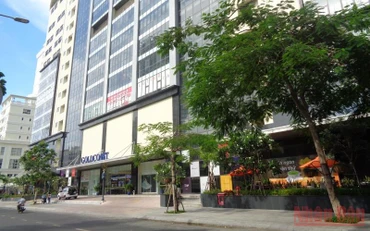 Khu đất số 1 Trần Hưng Đạo, TP Nha Trang - nay là tổ hợp khách sạn, trung tâm thương mại, nơi xảy các vi phạm. (Ảnh: PHONG NGUYÊN)