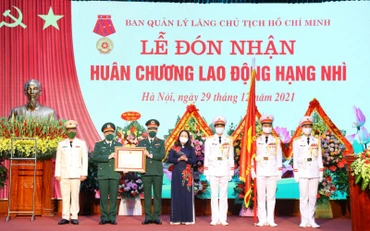 Phó Chủ tịch nước Võ Thị Ánh Xuân tại buổi lễ đón nhận Huân chương Lao động hạng Nhì.