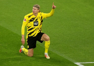 Erling Haaland khiến mọi hàng phòng ngự e ngại. (ẢNH: Bundesliga)