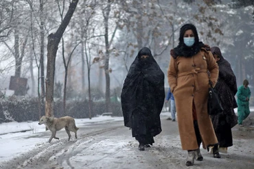 Taliban cho biết không phản đối sinh viên nữ đi học, song phải tách riêng lớp nam và lớp nữ. (Ảnh REUTERS)