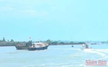 Quang cảnh buổi diễn tập tại khu vực cảng Chu Lai.