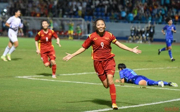 Huỳnh Như ăn mừng bàn thắng mở tỷ số cho đội tuyển bóng đá nữ Việt Nam trong trận chung kết bóng đá nữ SEA Games 31. (Ảnh: Thành Đạt)