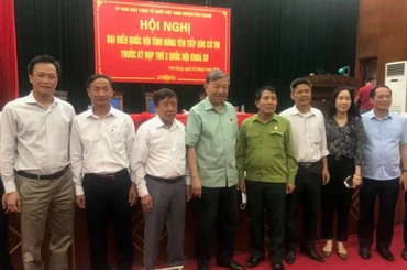 Bộ trưởng Công an Tô Lâm với cử tri huyện Văn Giang.