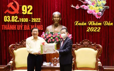 Đồng chí đồng chí Phan Đình Trạc, Ủy viên Bộ Chính trị, Bí thư Trung ương Đảng, Trưởng Ban Nội Chính Trung ương thăm, chúc Tết Thành ủy Đà Nẵng. 