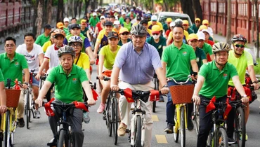 Đại sứ Đan Mạch cùng lãnh đạo tỉnh và hàng trăm người dân tham gia hưởng ứng sự kiện.