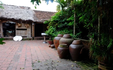 Một góc sân nhà cổ. 