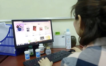 Nhiều loại thực phẩm chức năng được chào bán trên mạng xã hội. 