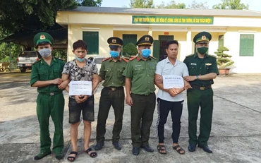 Đồn Biên phòng Thị Hoa phối hợp, bắt giữ hai đối tượng tổ chức cho người xuất/cảnh trái phép.