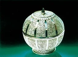Hộp tú cầu hoa đậu bạc -<br>Sản phẩm đoạt Huy chương vàng<br>của Quách Văn Hiểu.
