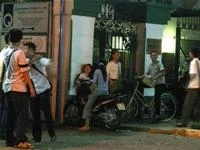 Một nhóm học sinh sau giờ tan
học thêm tại nhà giáo viên.