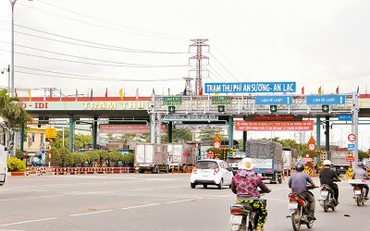 Trạm thu phí An Sương-An Lạc, quận Bình Tân.