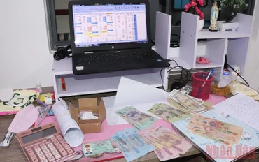 Tang vật thu giữ tại nhà đối tượng Phạm Thị Thảo Anh.