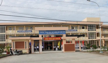 Trường THPT Đốc Binh Kiều.