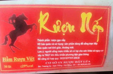 Hình ảnh sản phẩm rượu gây ngộ độc cho bệnh nhân. (Ảnh: BV Bạch Mai cung cấp)