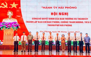 Ban Chỉ đạo Phòng, chống tham nhũng, tiêu cực thành phố Hải Phòng ra mắt tại Hội nghị Thành ủy Hải Phòng lần thứ 8, sáng 6/7.