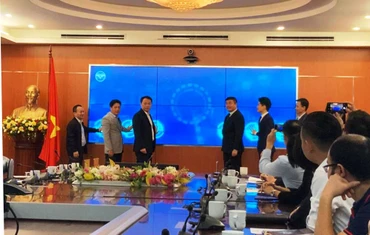 Nhấn nút ra mắt nền tảng định danh điện tử VNPT eKYC.