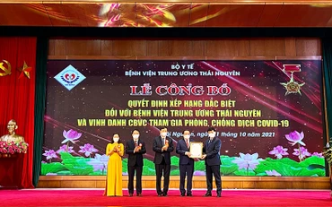 Bệnh viện Trung ương Thái Nguyên nhận quyết định xếp hạng đặc biệt