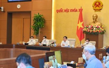 Chủ tịch Quốc hội Vương Đình Huệ phát biểu cho ý kiến vào nội dung phiên họp. (Ảnh: DUY LINH)