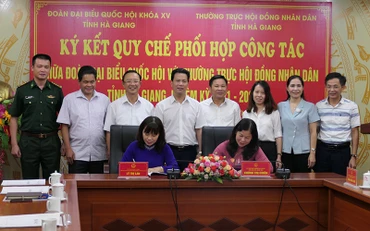 Đoàn Đại biểu Quốc hội khóa 15 tỉnh Hà Giang và Thường trực Hội đồng Nhân dân tỉnh Hà Giang ký kết quy chế phối hợp công tác.