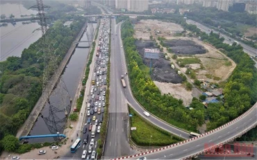 Đường cao tốc Pháp Vân-Cầu Giẽ khu vực Pháp Vân thường xuyên ùn tắc.