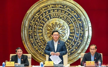 Chủ tịch Quốc hội Vương Đình Huệ phát biểu ý kiến tại buổi làm việc với Ủy ban Kinh tế của Quốc hội.
