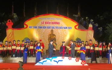 Lễ biểu dương, tôn vinh học sinh, sinh viên xuất sắc, tiêu biểu