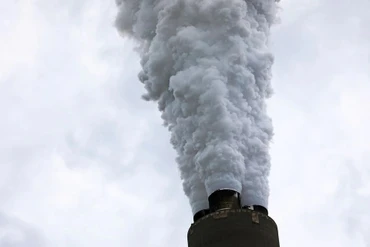 Khí thải bốc lên từ Nhà máy điện Harrison ở Haywood, Tây Virginia, Mỹ vào tháng 5/2018. Ảnh: Reuters.