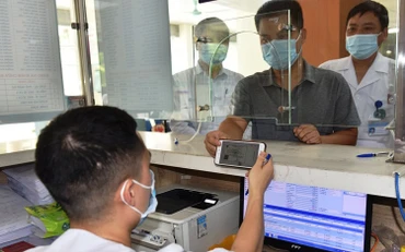 Đăng ký khám, chữa bệnh bảo hiểm y tế tại Bệnh viện đa khoa Hà Đông qua ứng dụng VssID.