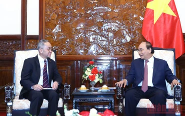 Chủ tịch nước Nguyễn Xuân Phúc mong muốn, dù ở cương vị nào, Đại sứ vẫn luôn đóng góp thúc đẩy quan hệ Việt Nam-Brunei.