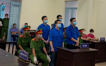 Các bị cáo tại phiên tòa.