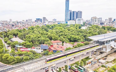 Chạy thử nghiệm liên động các đoàn tàu dọc tuyến đường sắt đô thị trên cao Nhổn - Ga Hà Nội.