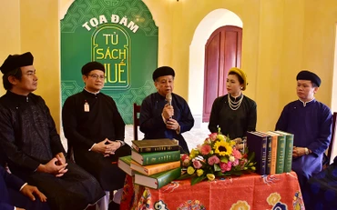Một buổi tọa đàm về giá trị sách Huế và việc xây dựng "Tủ sách Huế".