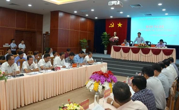 Chủ tịch UBND tỉnh Cà Mau phát biểu tại hội nghị nhằm tìm hướng phát triển du lịch Cà Mau.