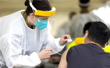 Một điểm tiêm vaccine ngừa Covid-19 tại Dubbo, Australia. (Ảnh: AFP/TTXVN)
