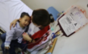 Những em bé tan máu bẩm sinh gắn cuộc đời với việc truyền máu.