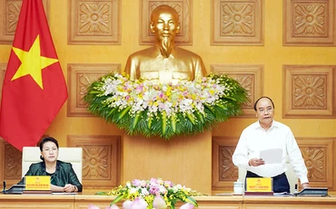 Thủ tướng Nguyễn Xuân Phúc, Bí thư Ban Cán sự đảng Chính phủ phát biểu ý kiến tại cuộc họp. Ảnh: QUANG KHÁNH