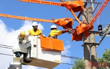 Cung cấp điện trong ngày nắng nóng.