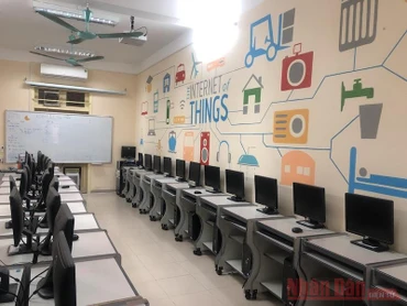 Phòng Tin học của Trường tiểu học Trần Quốc Toản (Hoàn Kiếm, Hà Nội)
