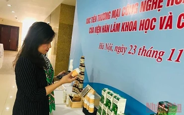 Các sản phẩm trưng bày tại hội thảo.