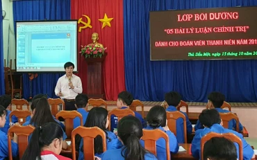 Tăng cường học tập, nghiên cứu lý luận chính trị