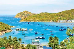 Vịnh Vĩnh Hy, xã Vĩnh Hải, huyện Ninh Hải, một danh thắng đã được Tổ chức Kỷ lục Việt Nam xác lập vào tốp 10 vịnh đẹp nhất của Việt Nam.