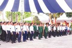 Lễ truy điệu và an táng hài cốt các liệt sĩ quân tình nguyện và chuyên gia Việt Nam. (Ảnh PHẠM BẰNG)