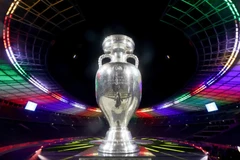 [EURO Quiz] Cúp EURO: Tên gọi, giá trị, chất liệu và những thông tin thú vị