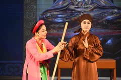 Hai Nghệ sĩ Ưu tú Nguyễn Thị Thanh Tiền, Huỳnh Thị Minh Hải biểu diễn vở tuồng “Thị Kính - Thị Mầu” của cố giáo sư Hoàng Châu Ký.